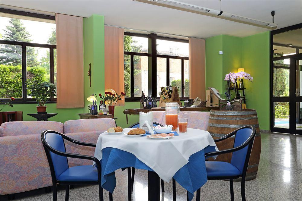 Aquamaris Hotel Sala Baganza Exterior photo