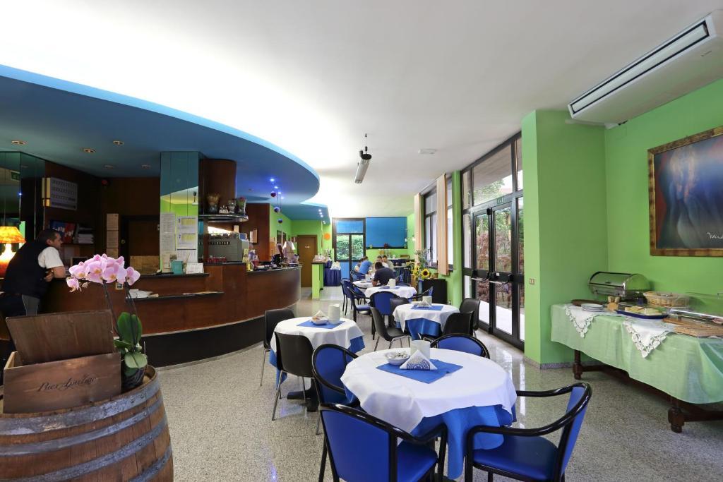 Aquamaris Hotel Sala Baganza Exterior photo